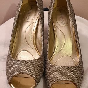 Bandolino Platform pump